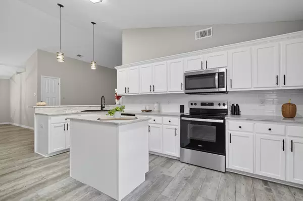 725 Marsh Harbor Drive, Mary Esther, FL 32569