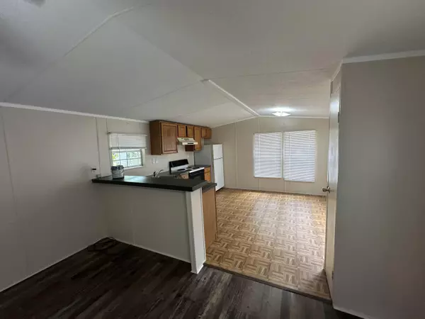Freeport, FL 32439,621 Live Oak St. Street  #5