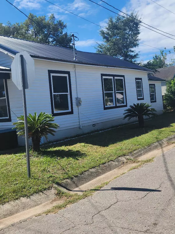 Pensacola, FL 32503,1323 N 6th Avenue