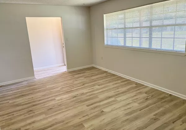 Mary Esther, FL 32569,3 Lakeview Drive