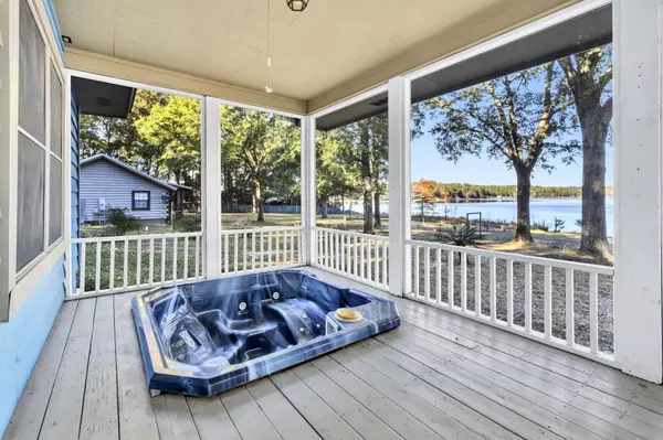 Defuniak Springs, FL 32433,211 Holland Drive