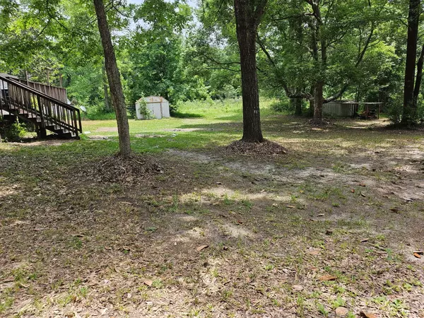 Defuniak Springs, FL 32435,607 Hewett Road