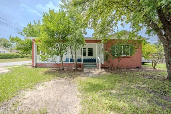 1001 Oak Avenue, Panama City, FL 32401