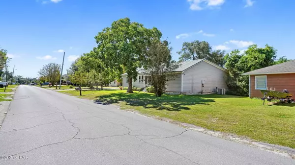 Panama City, FL 32401,215 N MacArthur Avenue