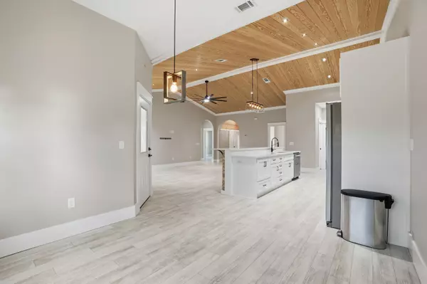 Defuniak Springs, FL 32433,100 Hidden Lakes Trail