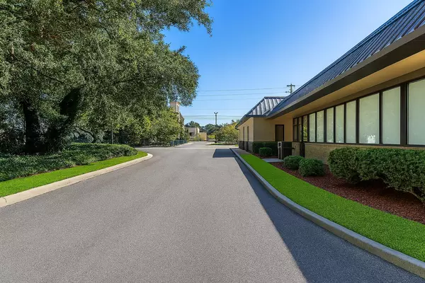 Fort Walton Beach, FL 32547,302 NW Racetrack Road