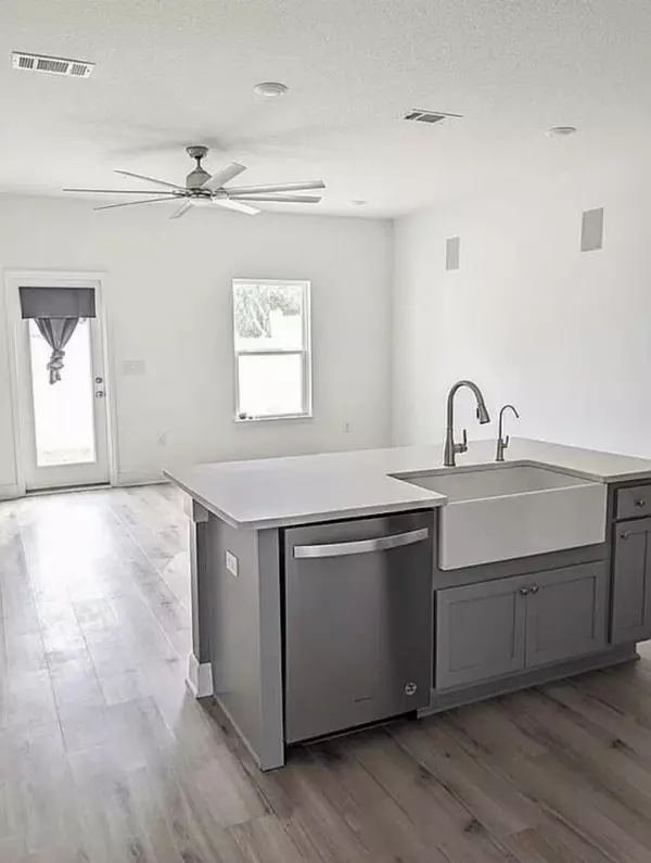 Destin, FL 32541,16 REDBIRD Loop #16