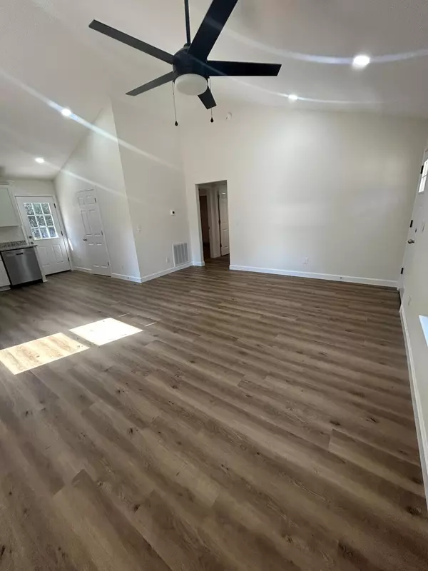 Defuniak Springs, FL 32433,552 Kings Lake Boulevard