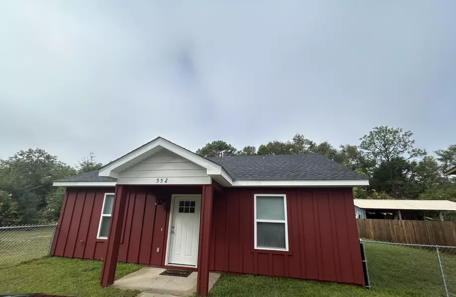 552 Kings Lake Boulevard, Defuniak Springs, FL 32433