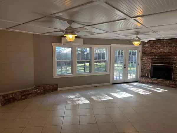 Fort Walton Beach, FL 32548,32 NE Bay Drive