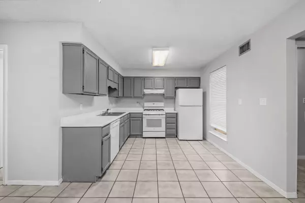 Shalimar, FL 32579,106 4th Avenue