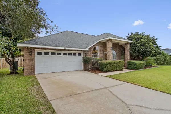 Gulf Breeze, FL 32563,5284 Woodlake