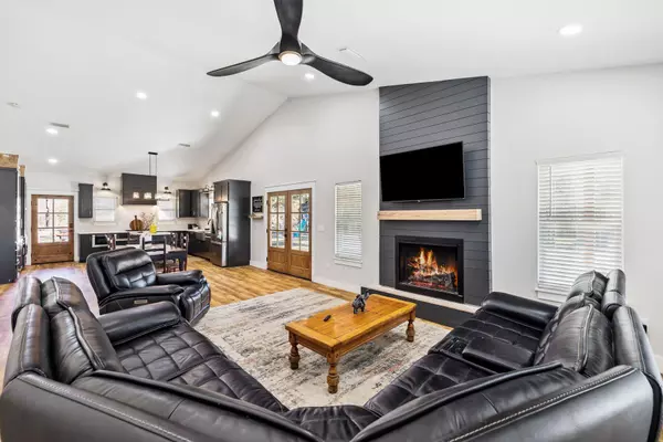 Cottondale, FL 32431,2228 U.S. Highway 90