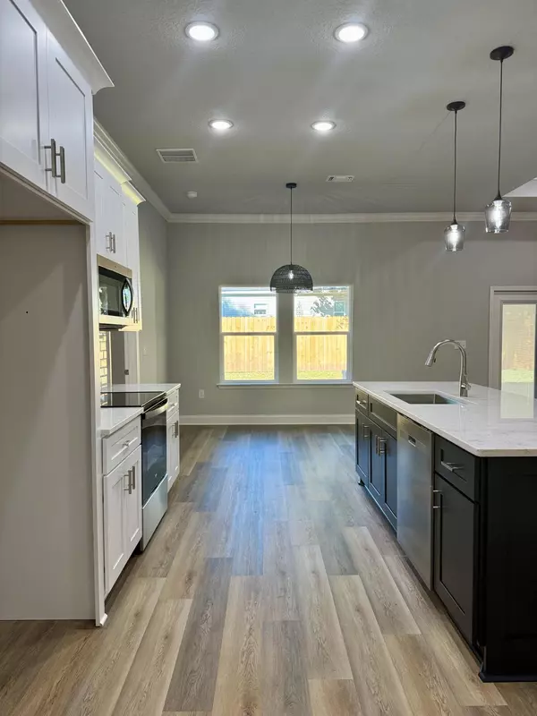 Mary Esther, FL 32569,114 A Marimba Street