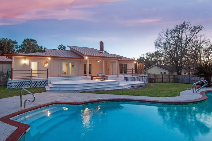 255 Ridge Lake Road, Crestview, FL 32536