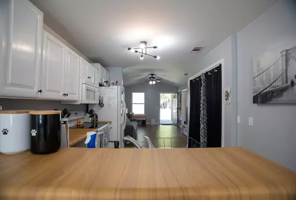 Defuniak Springs, FL 32435,619 W Orange Avenue