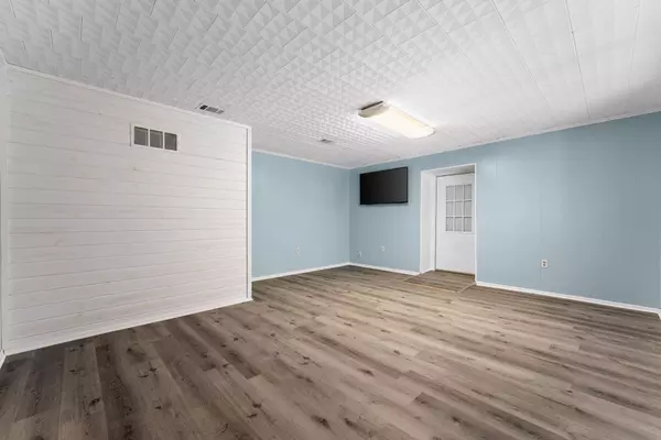 Freeport, FL 32439,1182 State Hwy 20