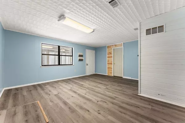 Freeport, FL 32439,1182 State Hwy 20