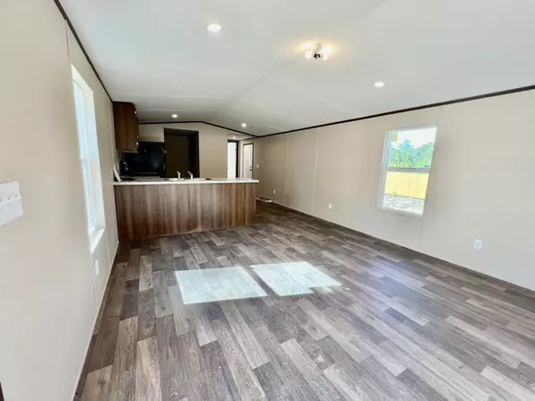 Defuniak Springs, FL 32433,600 W Violet Lane