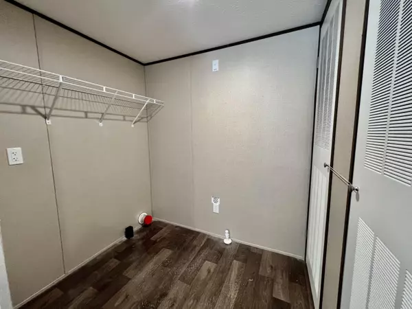 Defuniak Springs, FL 32433,600 W Violet Lane