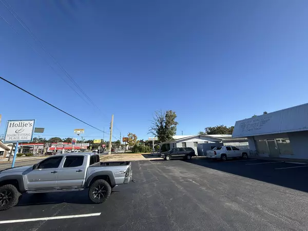 Crestview, FL 32536,641 N Ferdon Boulevard