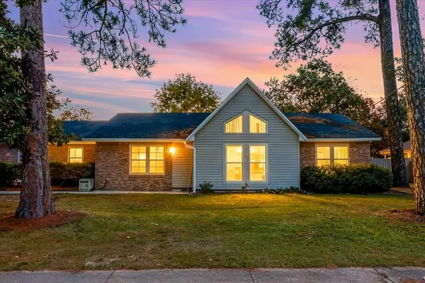 206 Seville Circle, Mary Esther, FL 32569