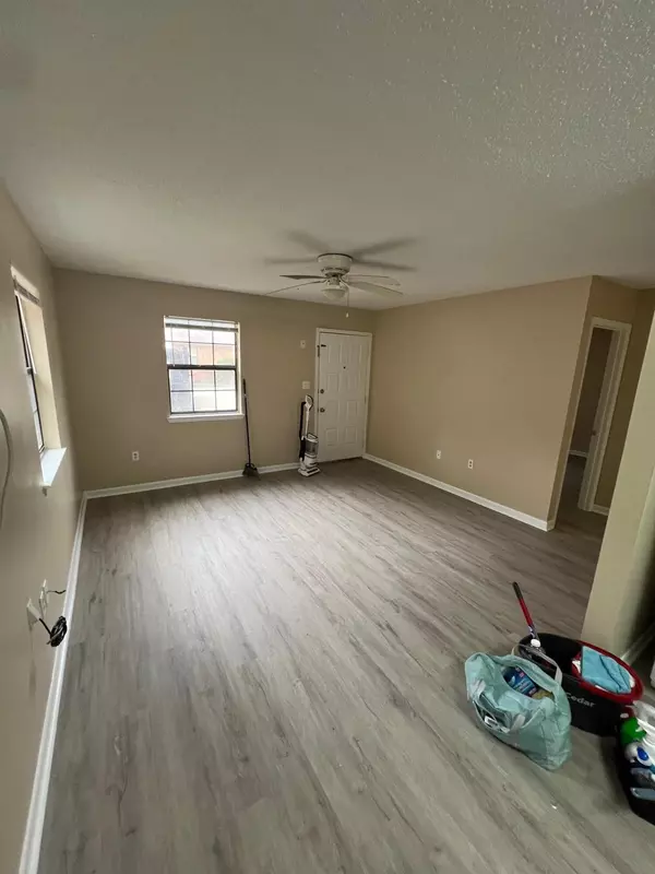 Fort Walton Beach, FL 32547,830 Cardinal Street #2