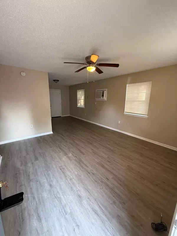 Fort Walton Beach, FL 32547,830 Cardinal Street  #4