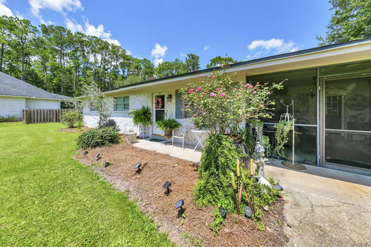 Freeport, FL 32439,90 Jones Drive