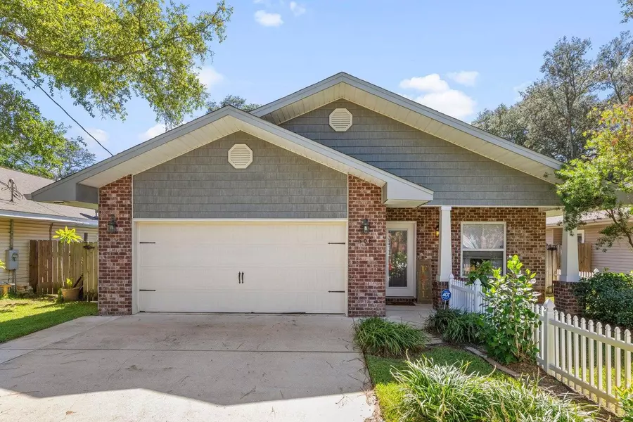 808 Pine Alley Street, Fort Walton Beach, FL 32547