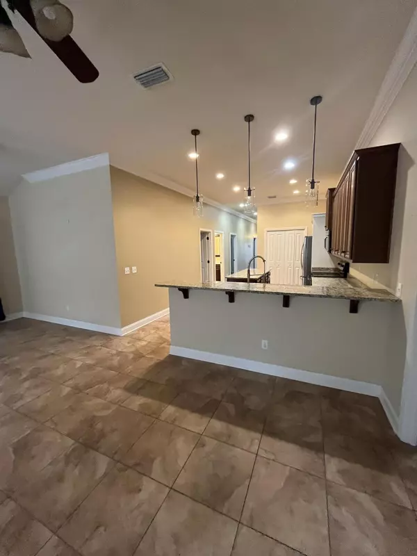 Fort Walton Beach, FL 32547,808 Pine Alley Street