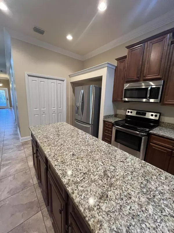 Fort Walton Beach, FL 32547,808 Pine Alley Street