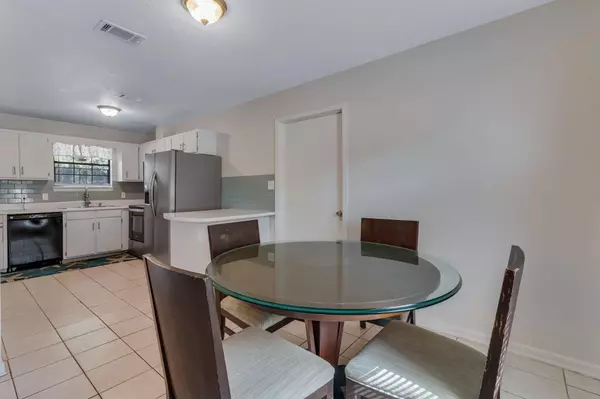 Defuniak Springs, FL 32433,1793 Juniper Lake Road