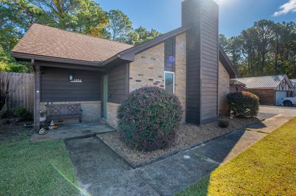 Mary Esther, FL 32569,1084 Blvd De La Parisienne