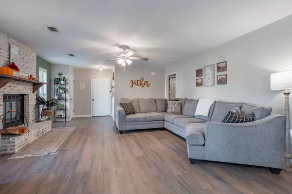 Mary Esther, FL 32569,1084 Blvd De La Parisienne