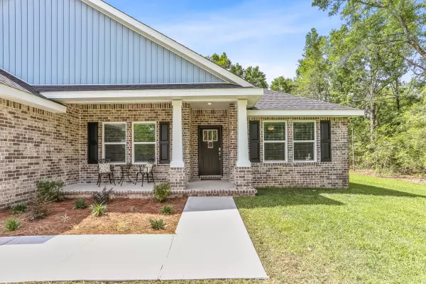 Milton, FL 32583,4271 Elvis Presley Drive