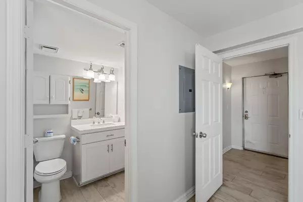 Destin, FL 32541,1002 E Highway 98  #501