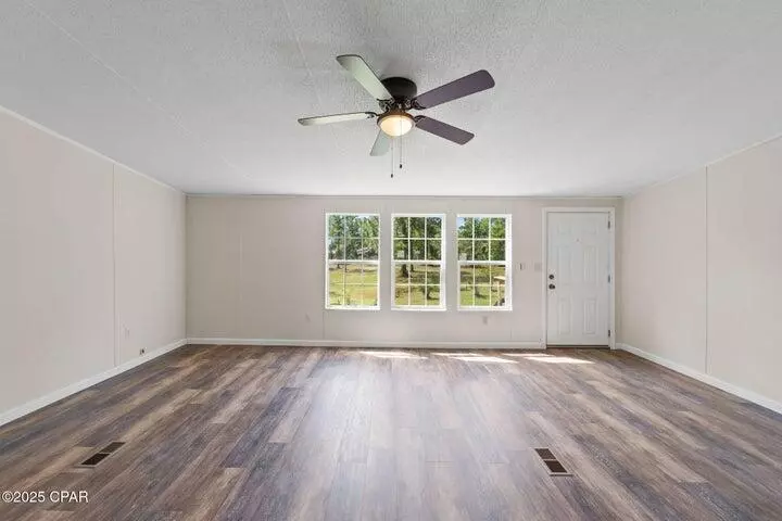 2488 Pinewood Drive, Chipley, FL 32428