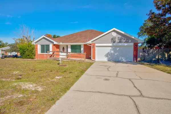 2989 Via Conquistadores, Navarre, FL 32566