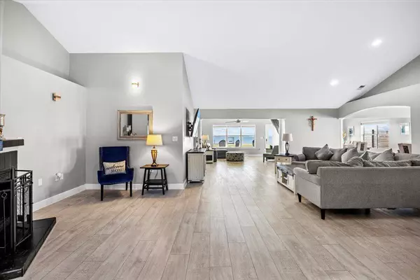 Mary Esther, FL 32569,156 shoreline Drive