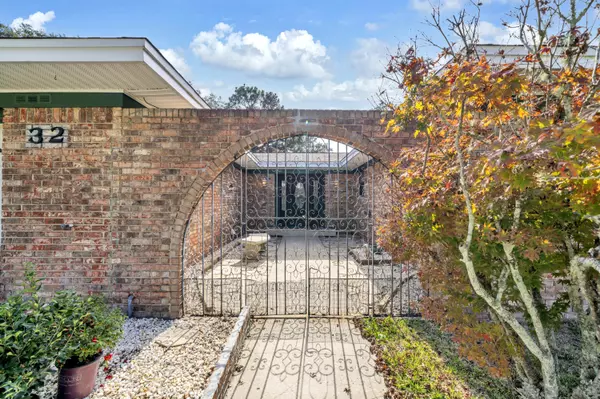 32 Walnut Avenue, Shalimar, FL 32579