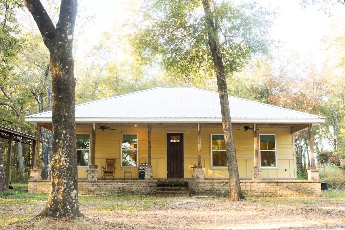 Defuniak Springs, FL 32433,276 Squirrel Road