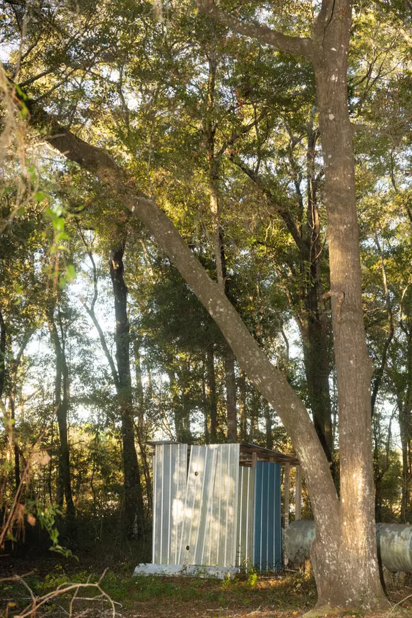 Defuniak Springs, FL 32433,276 squirrel rd Road