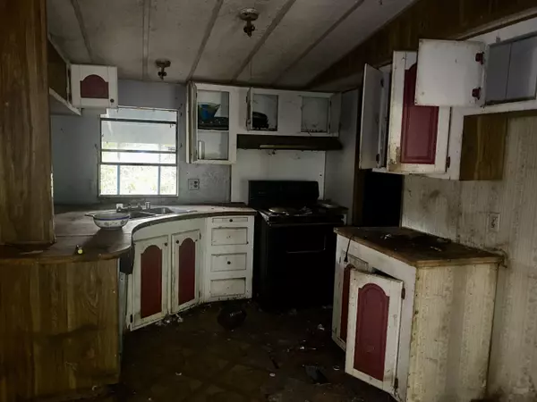 Caryville, FL 32427,4977 DOUGLAS FERRY Road