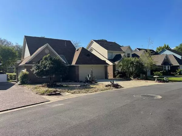 810 Fairway Lakes Drive, Niceville, FL 32578