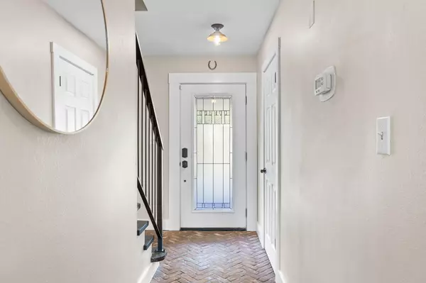 Gulf Breeze, FL 32563,2709 Sunrunner Lane