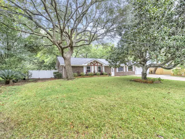 Destin, FL 32541,425 Stahlman Avenue