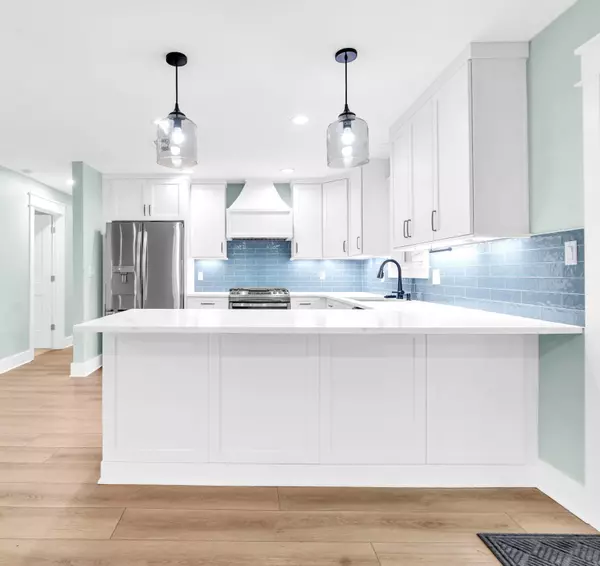 Destin, FL 32541,425 Stahlman Avenue