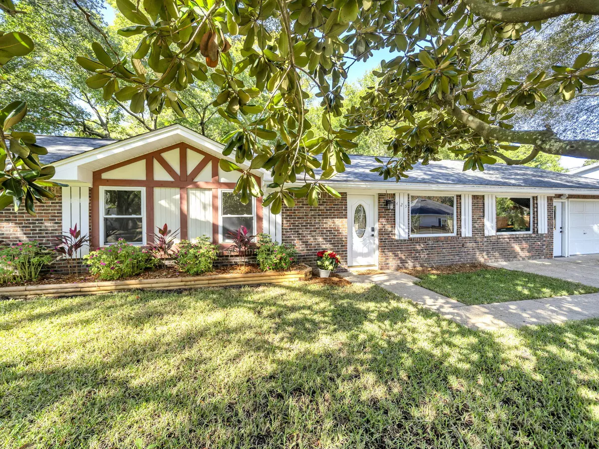 Destin, FL 32541,425 Stahlman Avenue