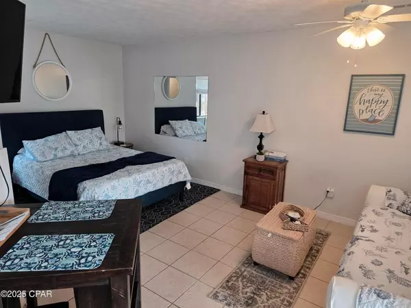 Panama City Beach, FL 32407,4114 Holiday Drive #17